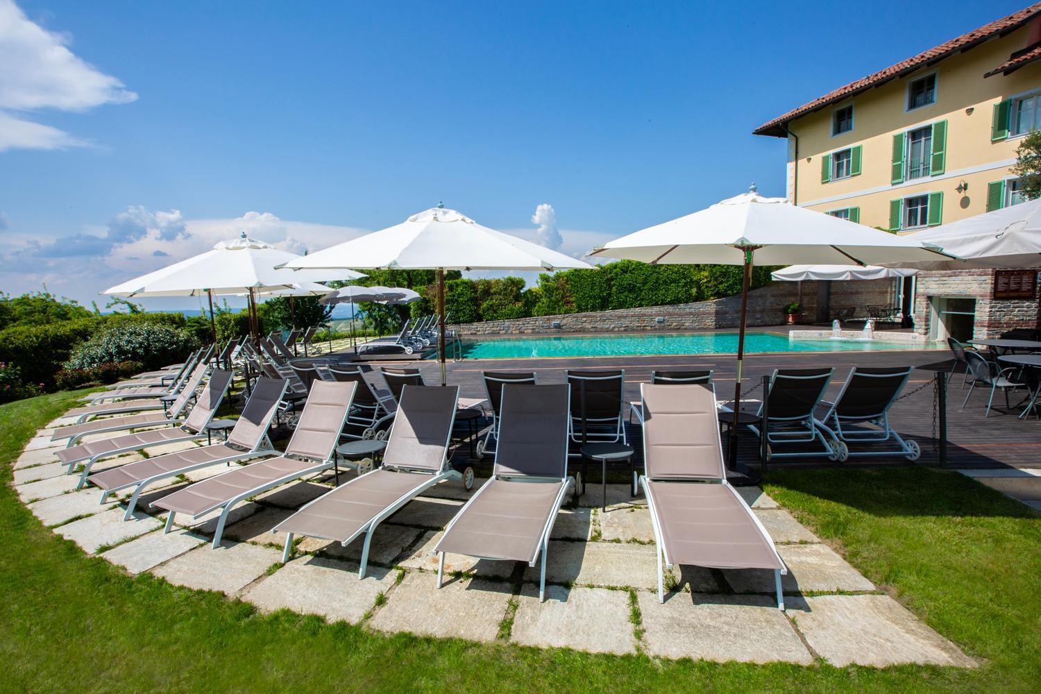 Relais Villa D'Amelia Benevello Zewnętrze zdjęcie