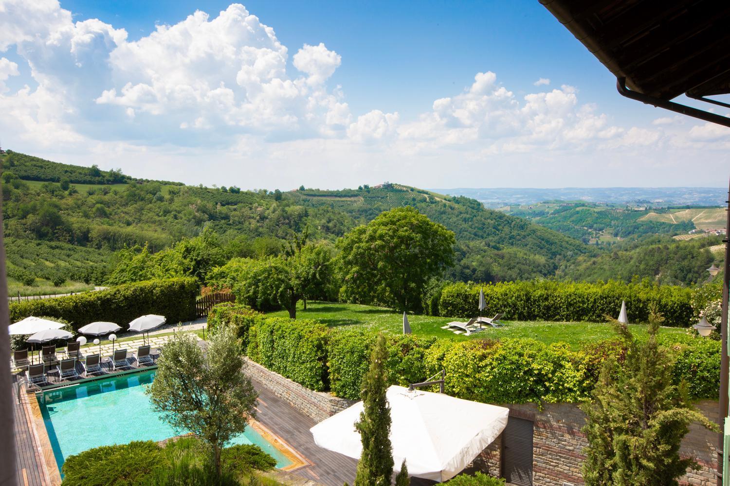 Relais Villa D'Amelia Benevello Zewnętrze zdjęcie