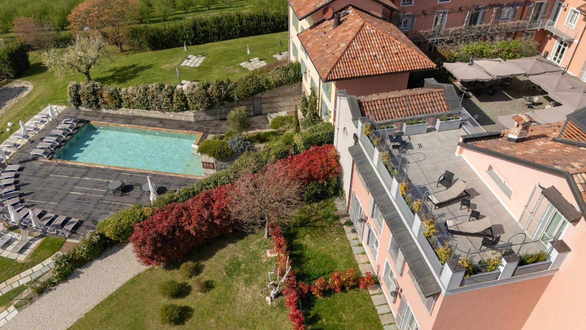 Relais Villa D'Amelia Benevello Zewnętrze zdjęcie
